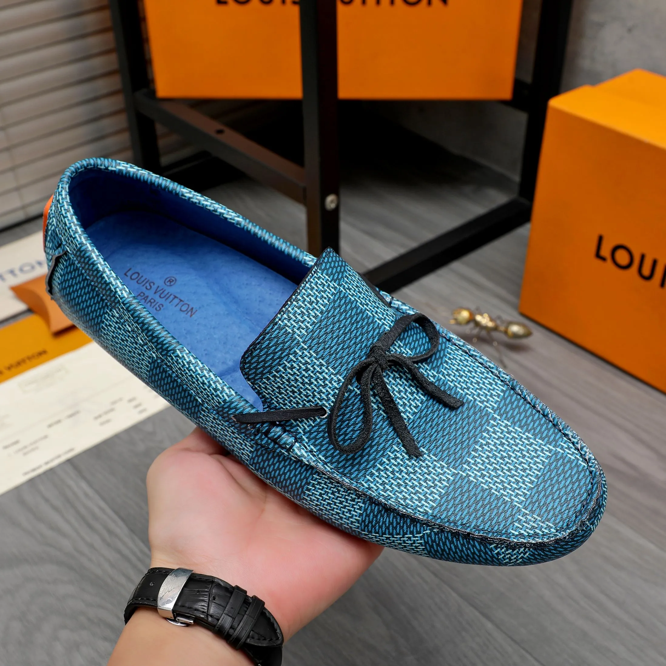 Men's shoes 💰400 Product trademark: LV "Louis Vuitton" casual slip-on shoes Regular size: 38-45 (45 is custom-made and non-returnable) Product materials: Selected high-quality plaid cowhide upper, pigskin lining, rubber outsole